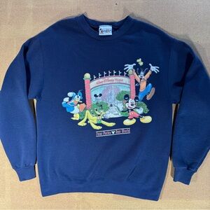 Vintage WALT DISNEY WORLD
Navy Blue sweatshirt SZ M